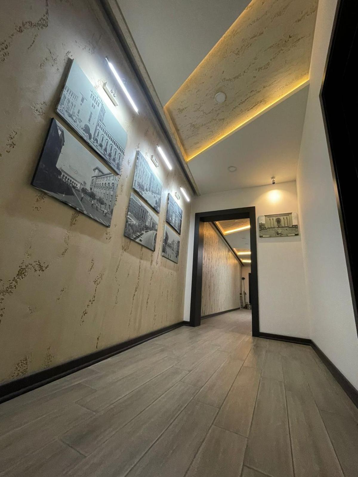 4Room Hotel Erevan Esterno foto
