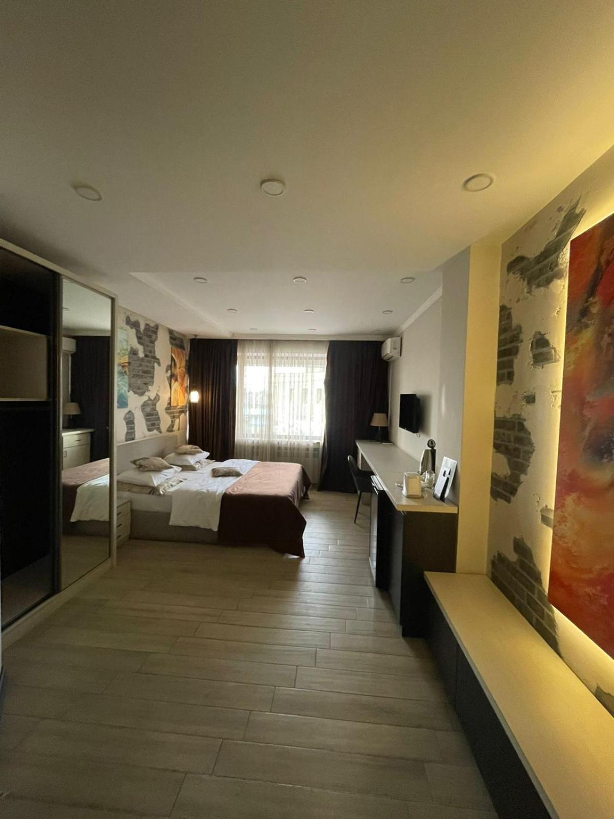 4Room Hotel Erevan Esterno foto