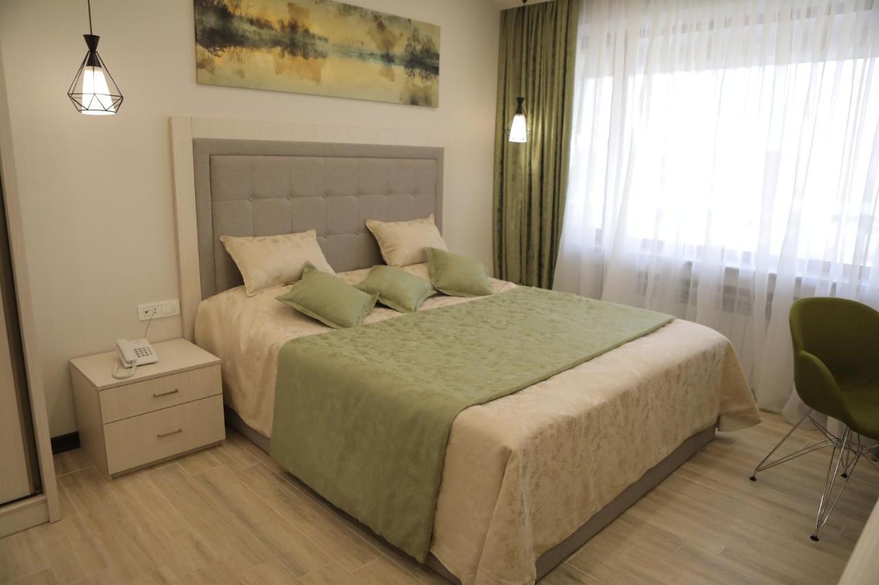4Room Hotel Erevan Esterno foto