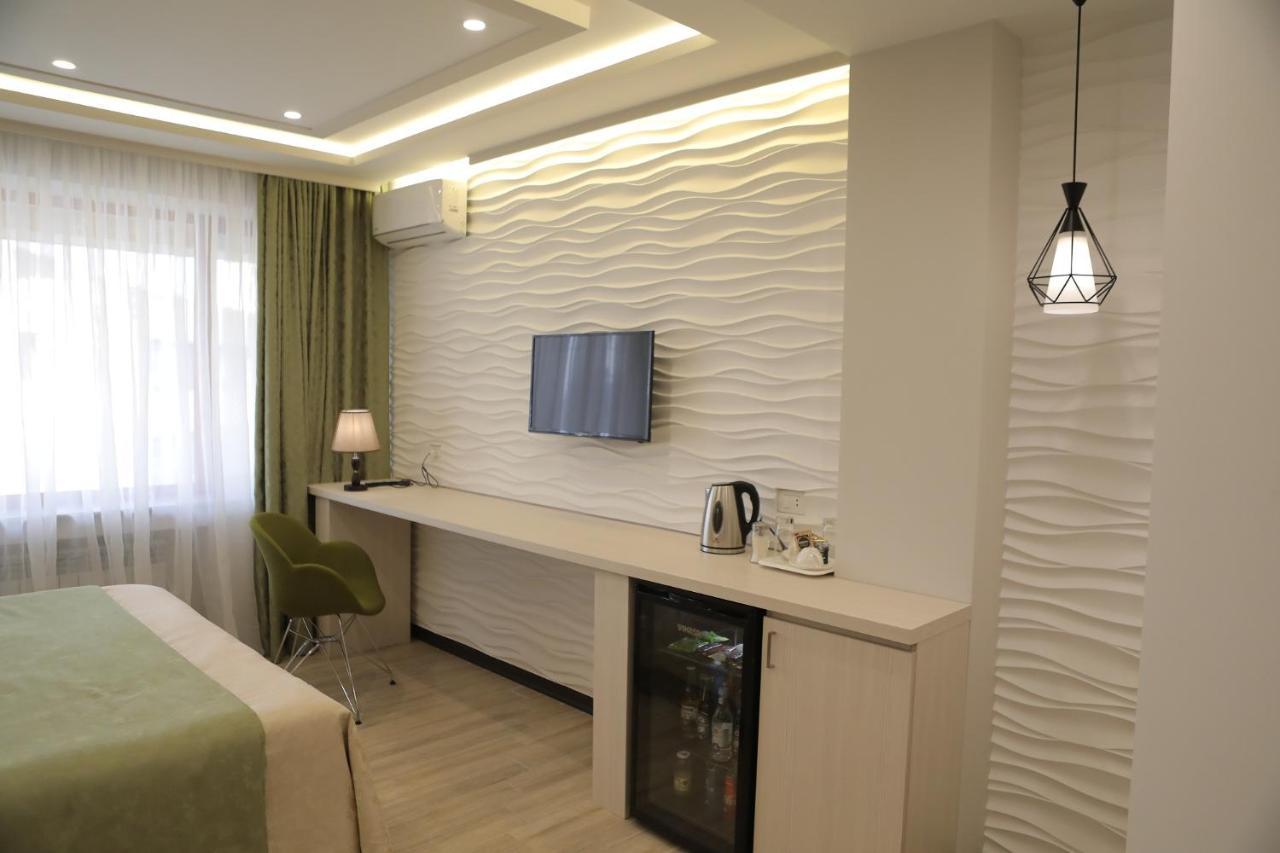 4Room Hotel Erevan Esterno foto