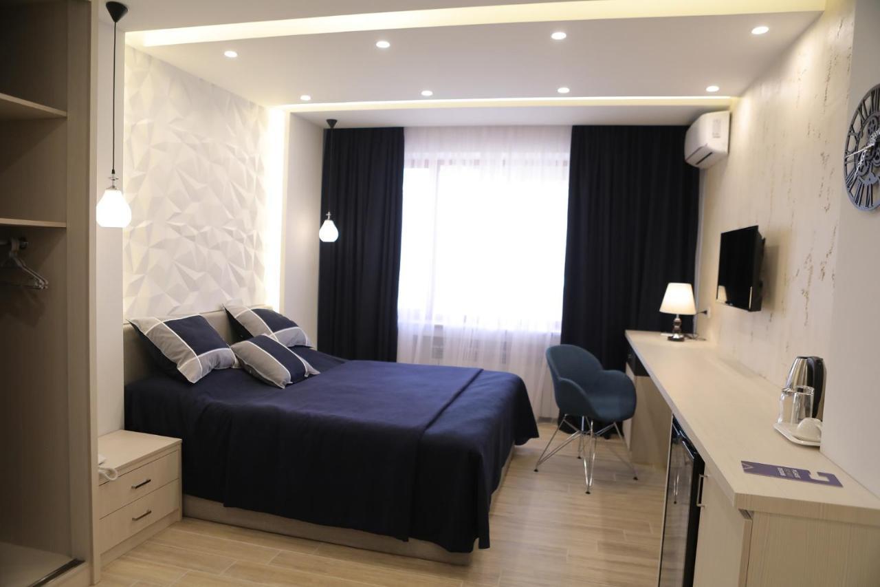 4Room Hotel Erevan Esterno foto