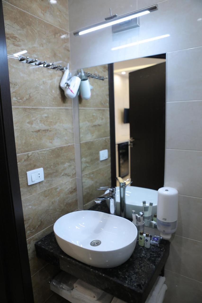 4Room Hotel Erevan Esterno foto