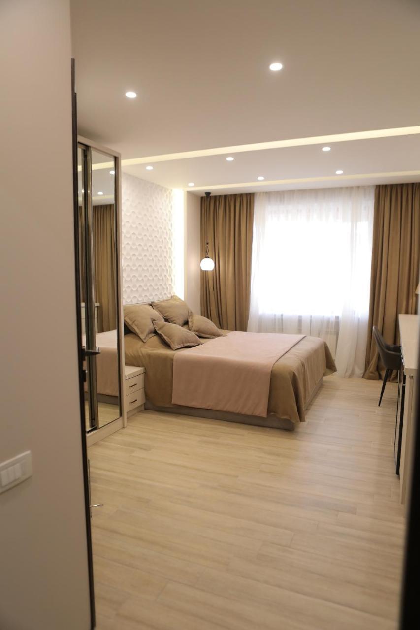 4Room Hotel Erevan Esterno foto