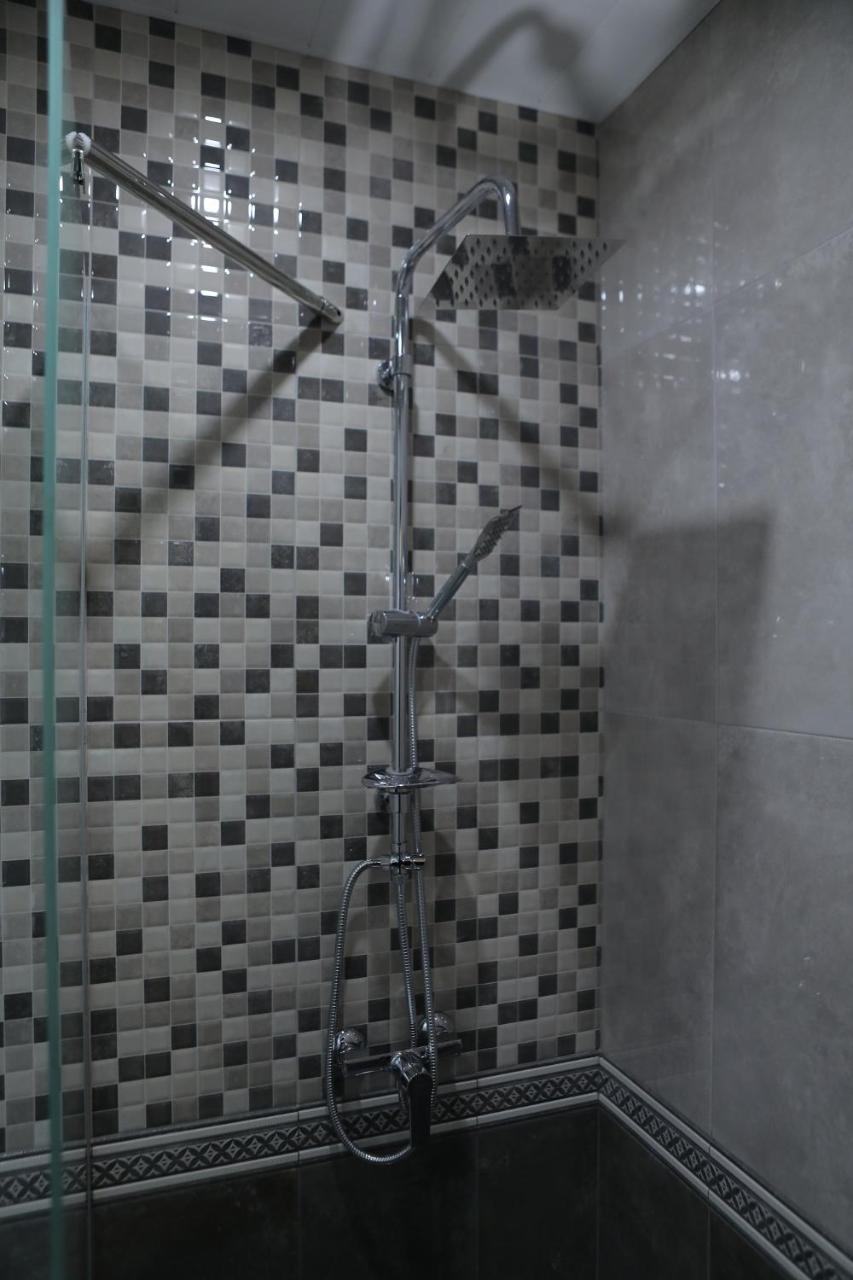 4Room Hotel Erevan Esterno foto